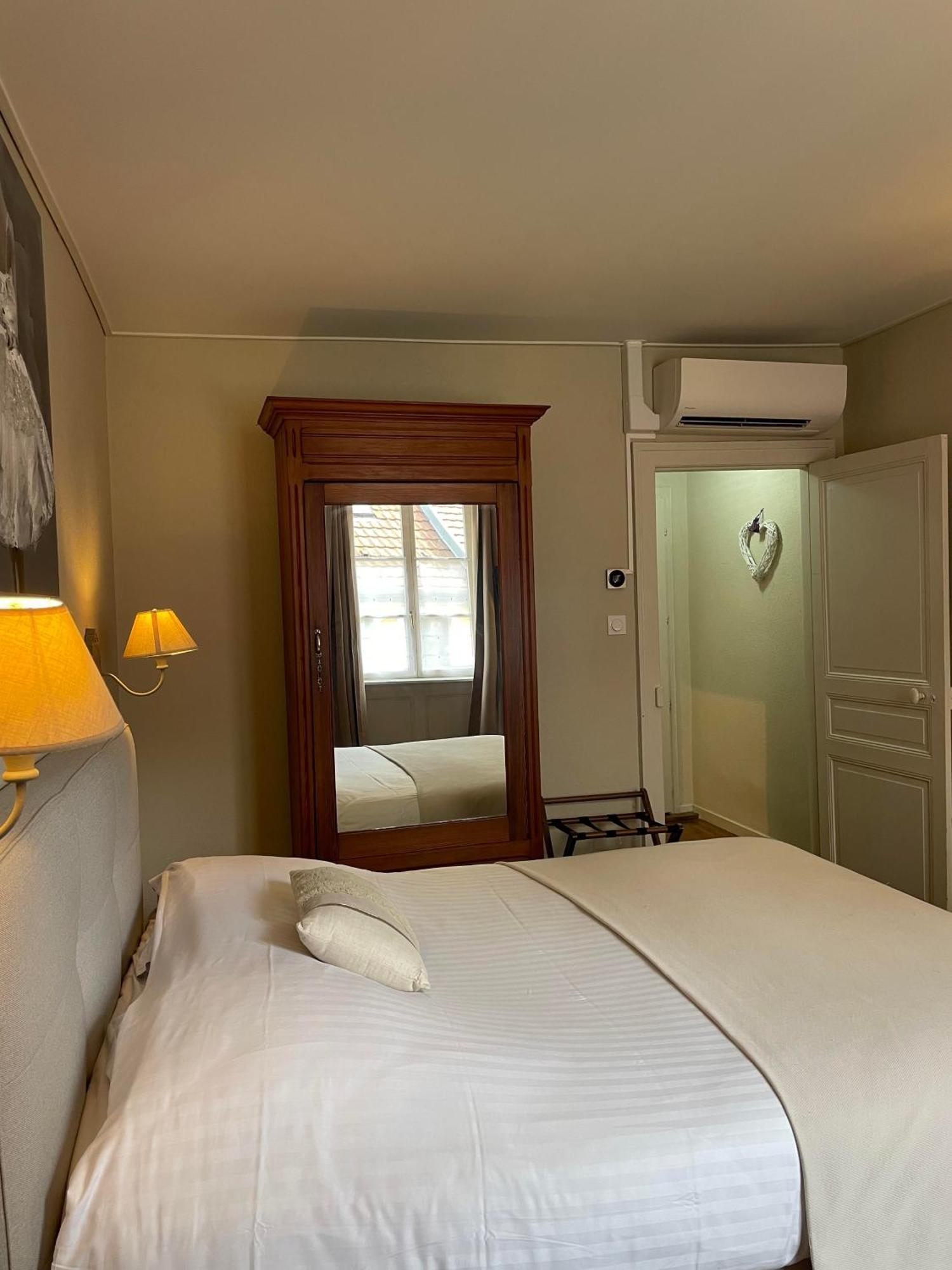 The Originals Boutique, Hotel De La Balance, Montbéliard Eksteriør bilde