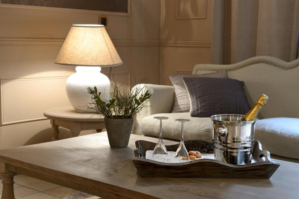 The Originals Boutique, Hotel De La Balance, Montbéliard Eksteriør bilde